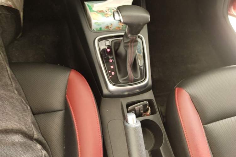 Used Kia KX Cross 2017 1.4L AT GLS Gear Lever