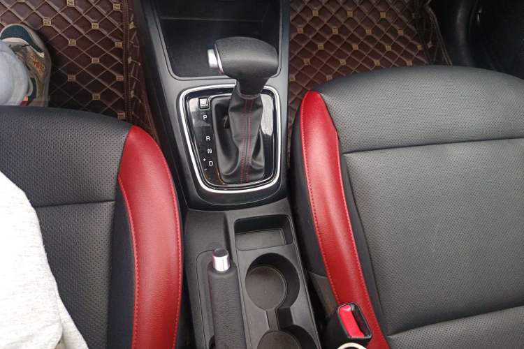 Used Kia KX Cross 2017 1.4L AT GLS Gear Lever