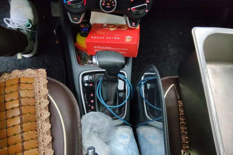 Used Kia KX Cross 2017 1.4L AT GLS Gear Lever