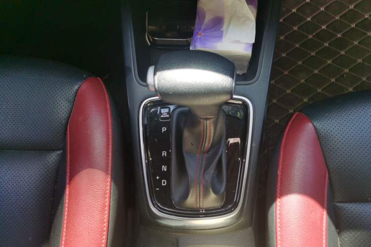 Used Kia KX Cross 2017 1.4L AT GLS Gear Lever