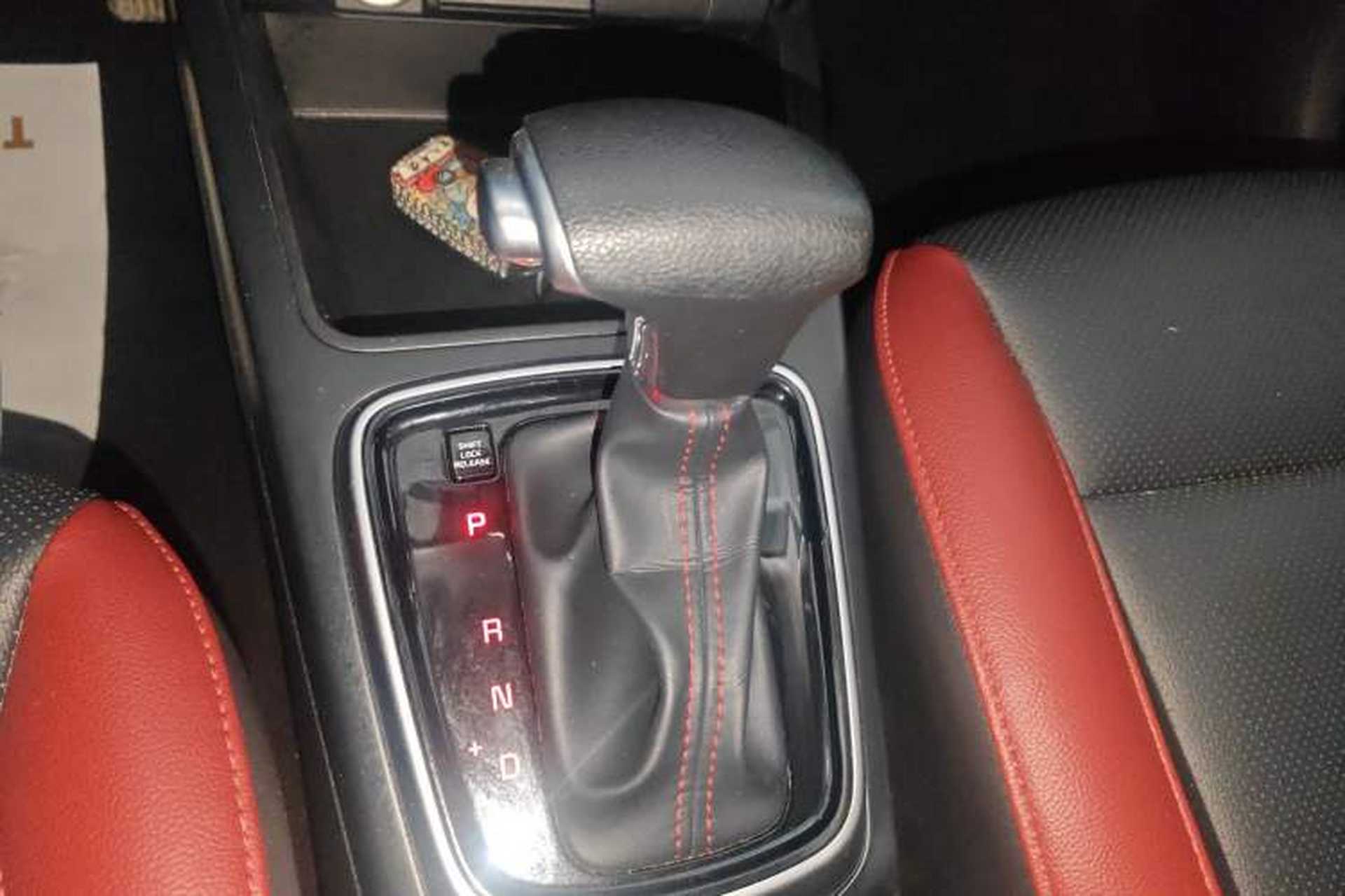 Used Kia KX Cross 2017 1.4L AT GLS Gear Lever