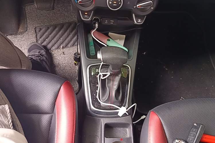 Used Kia KX Cross 2017 1.4L AT GLS Gear Lever