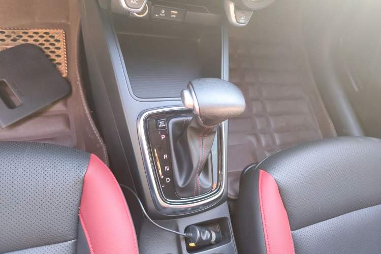 Used Kia KX Cross 2017 1.4L AT GLS Gear Lever