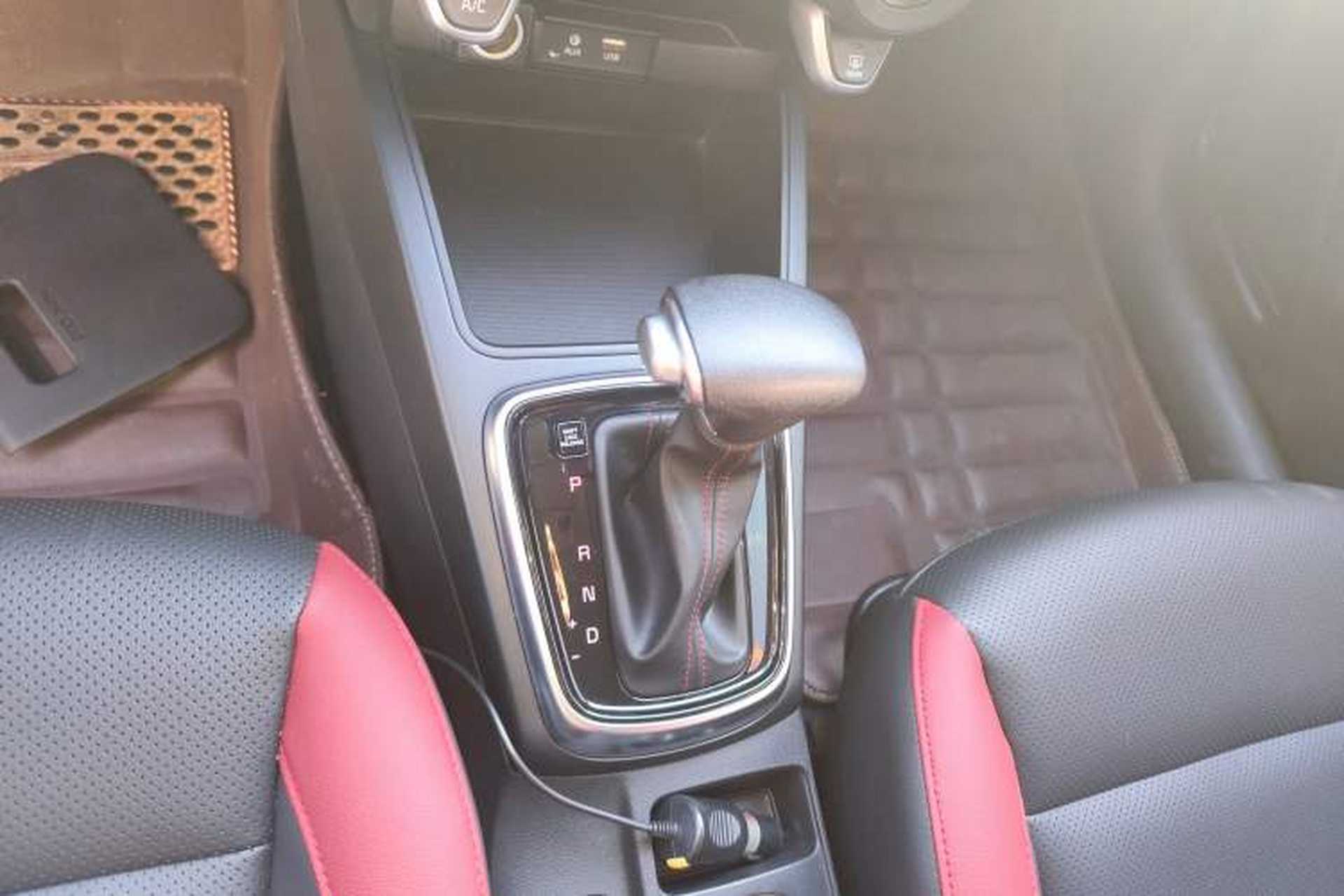 Used Kia KX Cross 2017 1.4L AT GLS Gear Lever