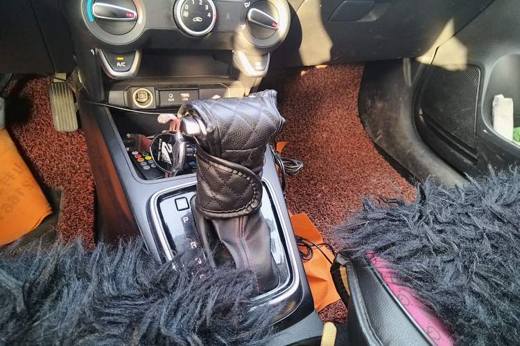 Used Kia KX Cross 2017 1.4L AT GLS Gear Lever