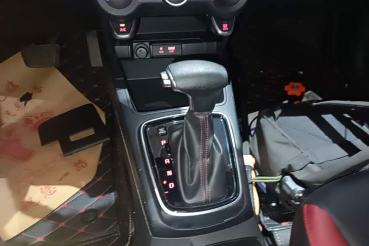Used Kia KX Cross 2017 1.4L AT GLS Gear Lever