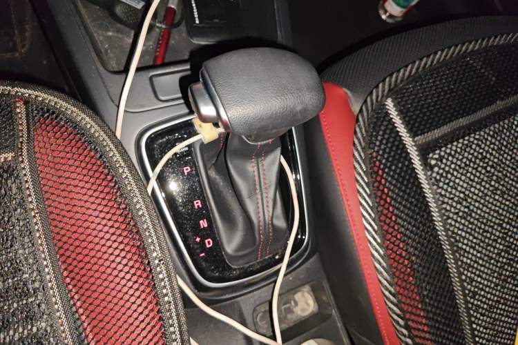 Used Kia KX Cross 2017 1.4L AT GLS Gear Lever