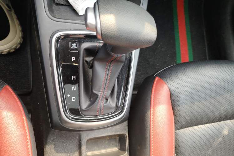 Used Kia KX Cross 2017 1.4L AT GLS Gear Lever