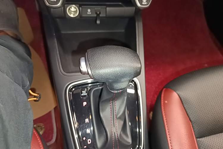 Used Kia KX Cross 2017 1.4L AT GLS Gear Lever