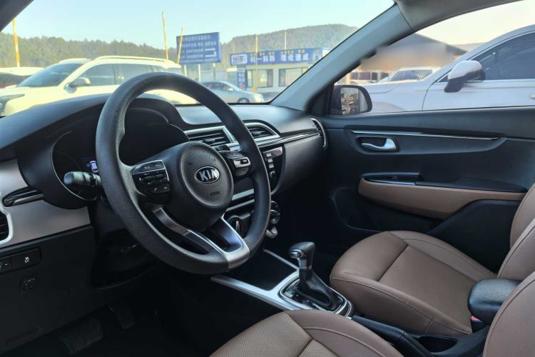 Used Kia KX Cross 2017 1.4L AT GLS Interior 2