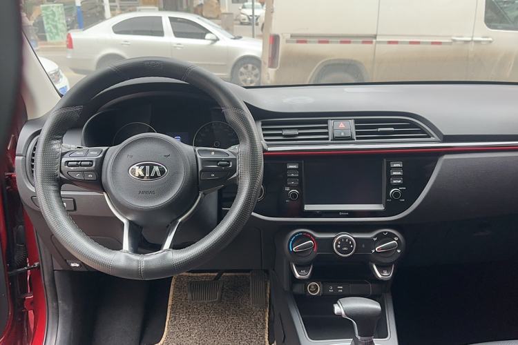 Used Kia KX Cross 2017 1.4L AT GLS Interior 3
