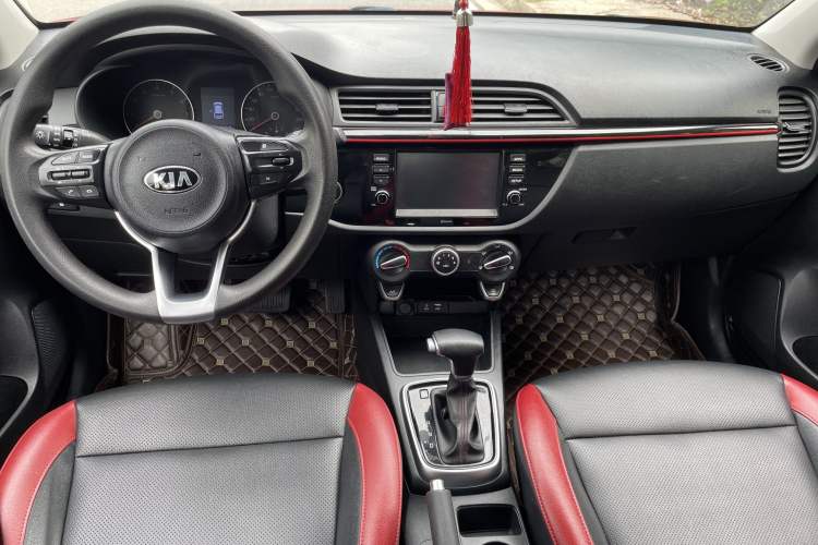 Used Kia KX Cross 2017 1.4L AT GLS Interior 3