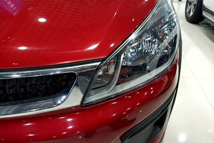 Used Kia KX Cross 2017 1.4L AT GLS Left Front Headlight