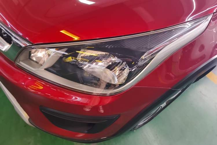 Used Kia KX Cross 2017 1.4L AT GLS Left Front Headlight