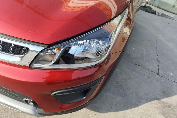 Used Kia KX Cross 2017 1.4L AT GLS Left Front Headlight