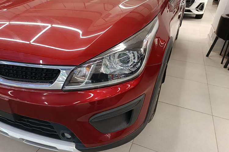 Used Kia KX Cross 2017 1.4L AT GLS Left Front Headlight
