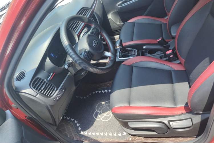 Used Kia KX Cross 2017 1.4L AT GLS Left Front Seat