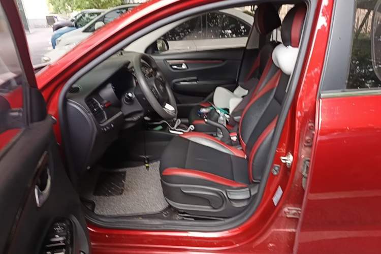 Used Kia KX Cross 2017 1.4L AT GLS Left Front Seat