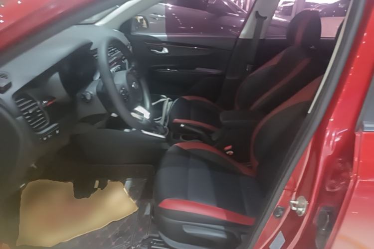 Used Kia KX Cross 2017 1.4L AT GLS Left Front Seat