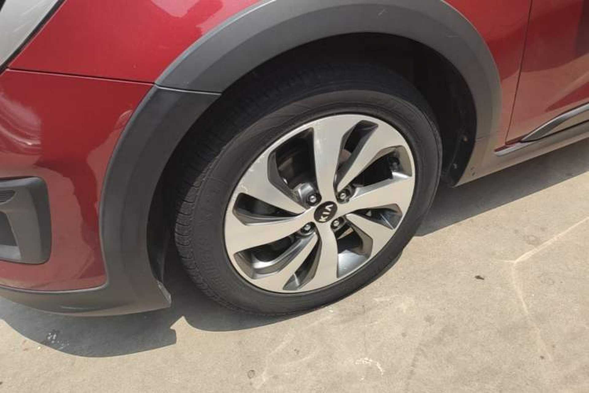 Used Kia KX Cross 2017 1.4L AT GLS Left Front Wheel Hub