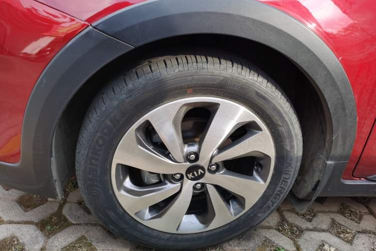 Used Kia KX Cross 2017 1.4L AT GLS Left Front Wheel Hub
