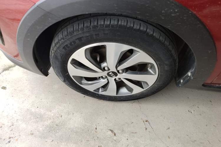 Used Kia KX Cross 2017 1.4L AT GLS Left Front Wheel Hub