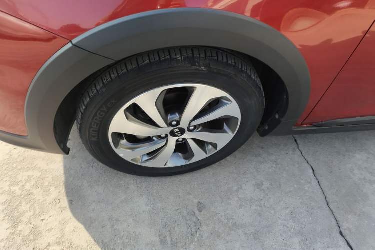 Used Kia KX Cross 2017 1.4L AT GLS Left Front Wheel Hub