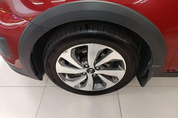 Used Kia KX Cross 2017 1.4L AT GLS Left Front Wheel Hub