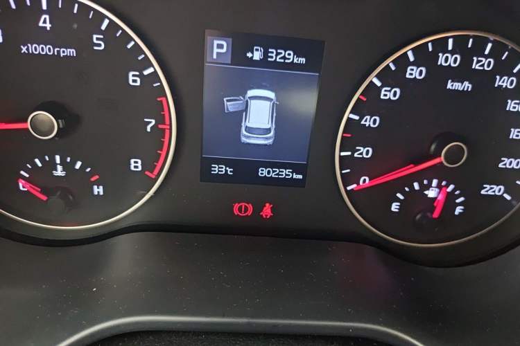 Used Kia KX Cross 2017 1.4L AT GLS Odometer Close Up