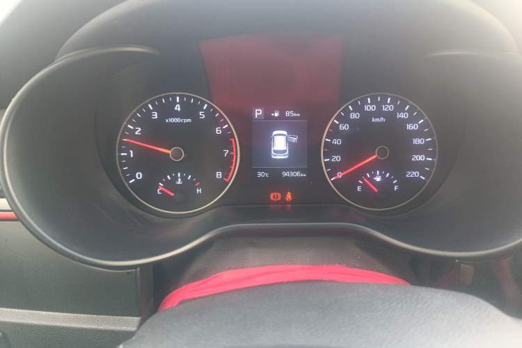 Used Kia KX Cross 2017 1.4L AT GLS Odometer Close Up