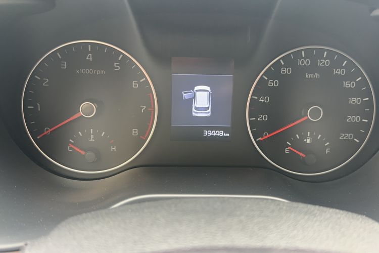 Used Kia KX Cross 2017 1.4L AT GLS Odometer Close Up