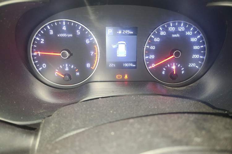 Used Kia KX Cross 2017 1.4L AT GLS Odometer Close Up