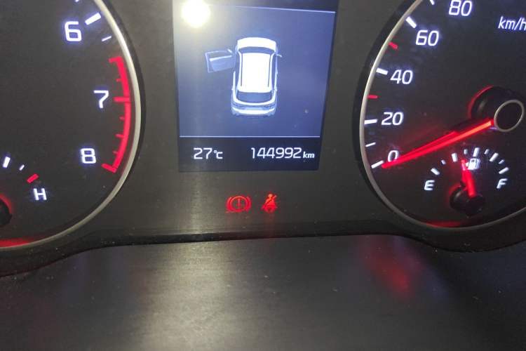 Used Kia KX Cross 2017 1.4L AT GLS Odometer Close Up