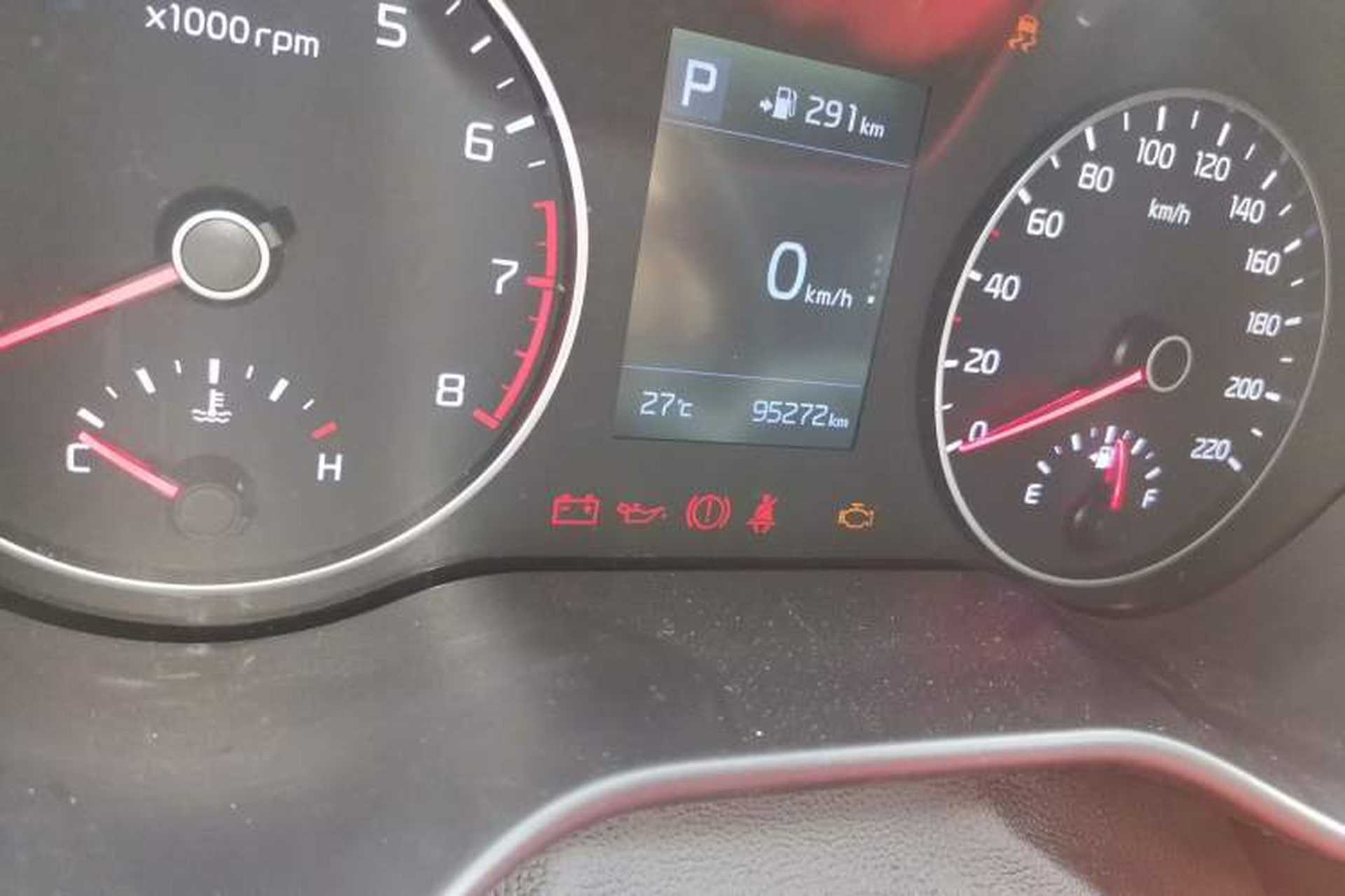 Used Kia KX Cross 2017 1.4L AT GLS Odometer Close Up