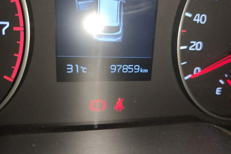 Used Kia KX Cross 2017 1.4L AT GLS Odometer Close Up