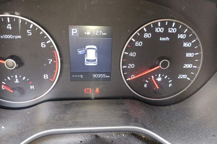 Used Kia KX Cross 2017 1.4L AT GLS Odometer Close Up