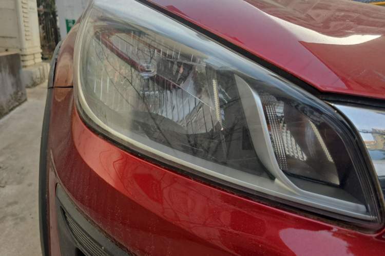 Used Kia KX Cross 2017 1.4L AT GLS Right Front Headlight