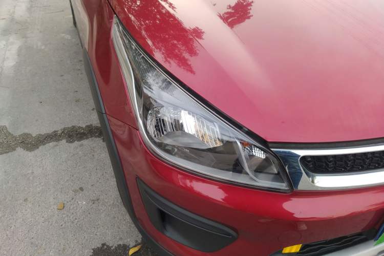 Used Kia KX Cross 2017 1.4L AT GLS Right Front Headlight
