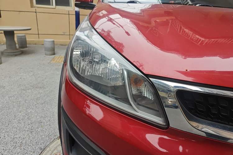Used Kia KX Cross 2017 1.4L AT GLS Right Front Headlight