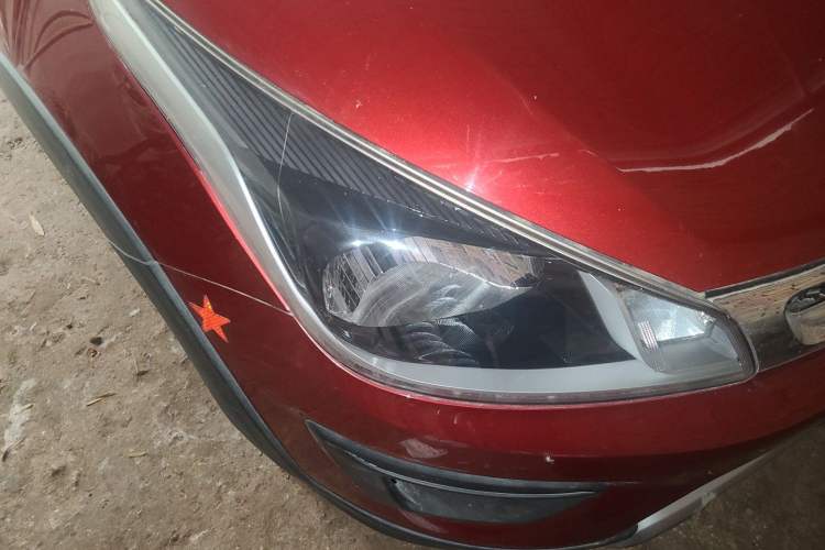 Used Kia KX Cross 2017 1.4L AT GLS Right Front Headlight