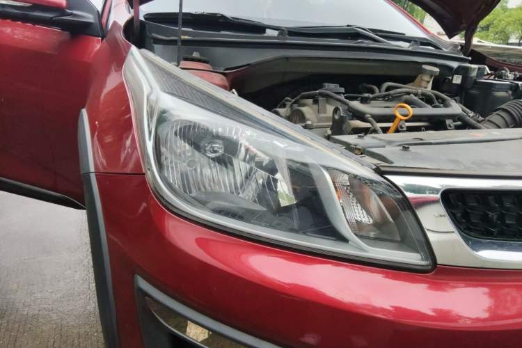 Used Kia KX Cross 2017 1.4L AT GLS Right Front Headlight