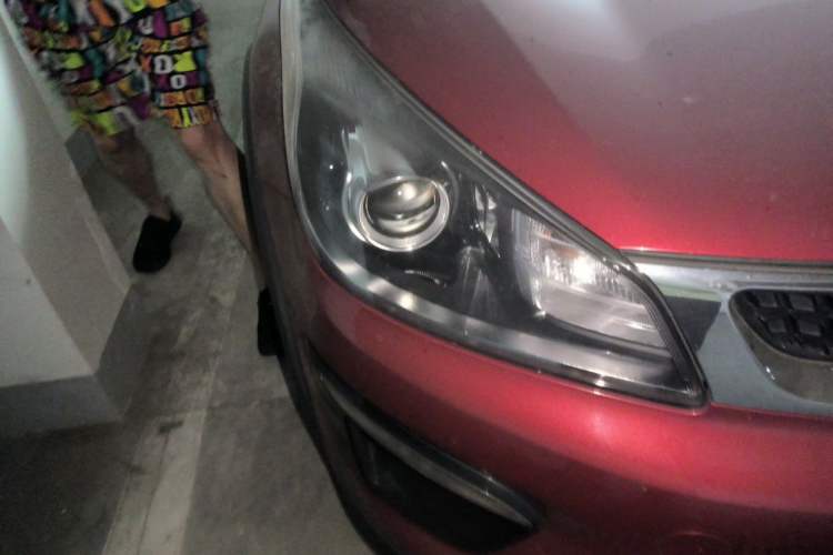 Used Kia KX Cross 2017 1.4L AT GLS Right Front Headlight
