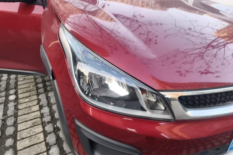 Used Kia KX Cross 2017 1.4L AT GLS Right Front Headlight