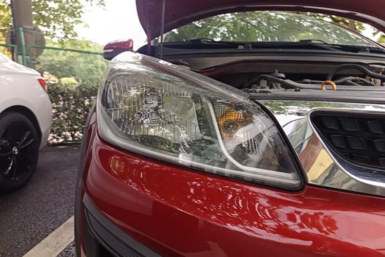 Used Kia KX Cross 2017 1.4L AT GLS Right Front Headlight