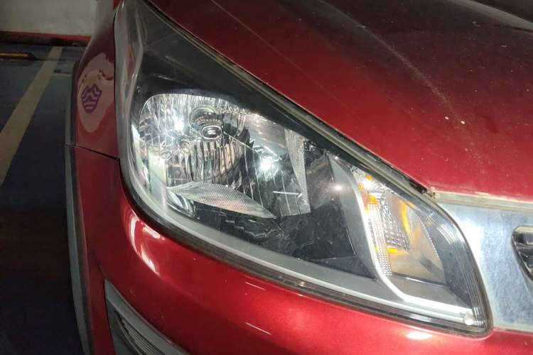 Used Kia KX Cross 2017 1.4L AT GLS Right Front Headlight