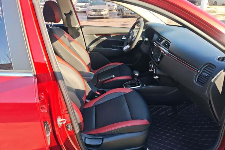 Used Kia KX Cross 2017 1.4L AT GLS Right Front Seat