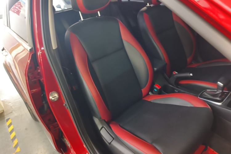 Used Kia KX Cross 2017 1.4L AT GLS Right Front Seat