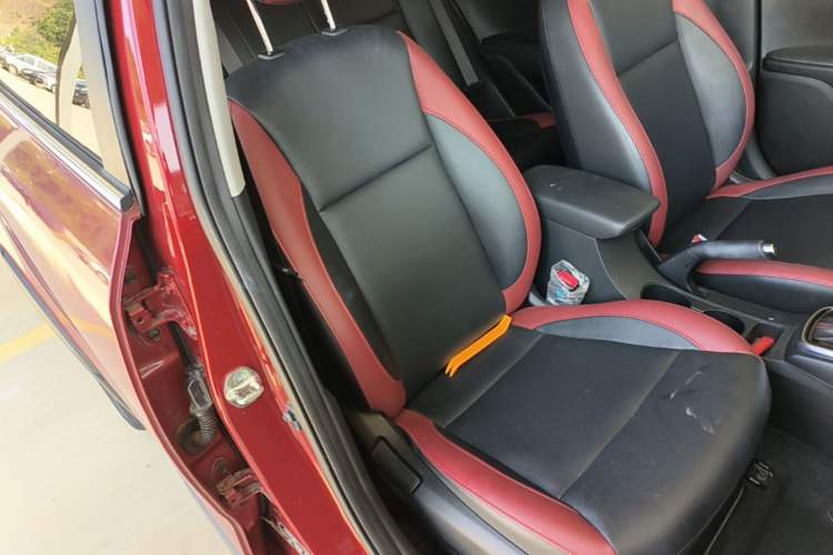 Used Kia KX Cross 2017 1.4L AT GLS Right Front Seat