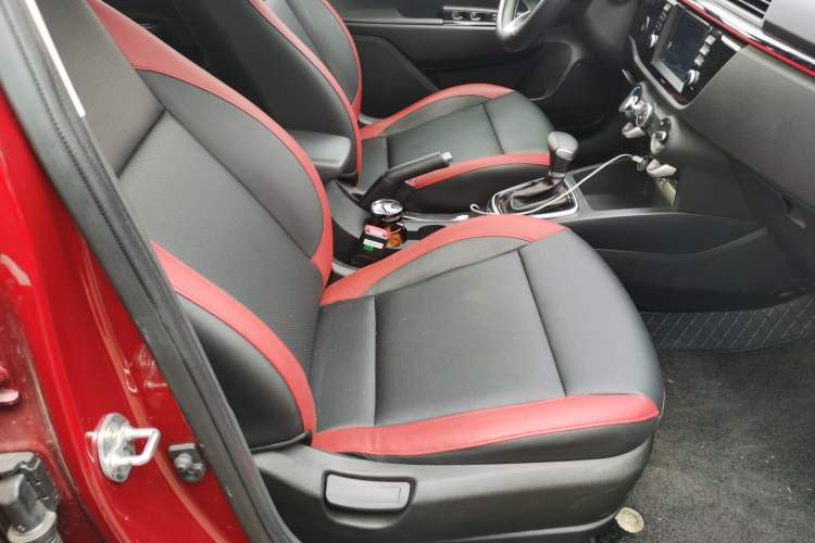Used Kia KX Cross 2017 1.4L AT GLS Right Front Seat