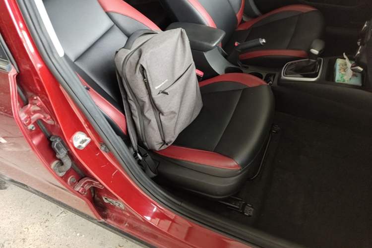 Used Kia KX Cross 2017 1.4L AT GLS Right Front Seat